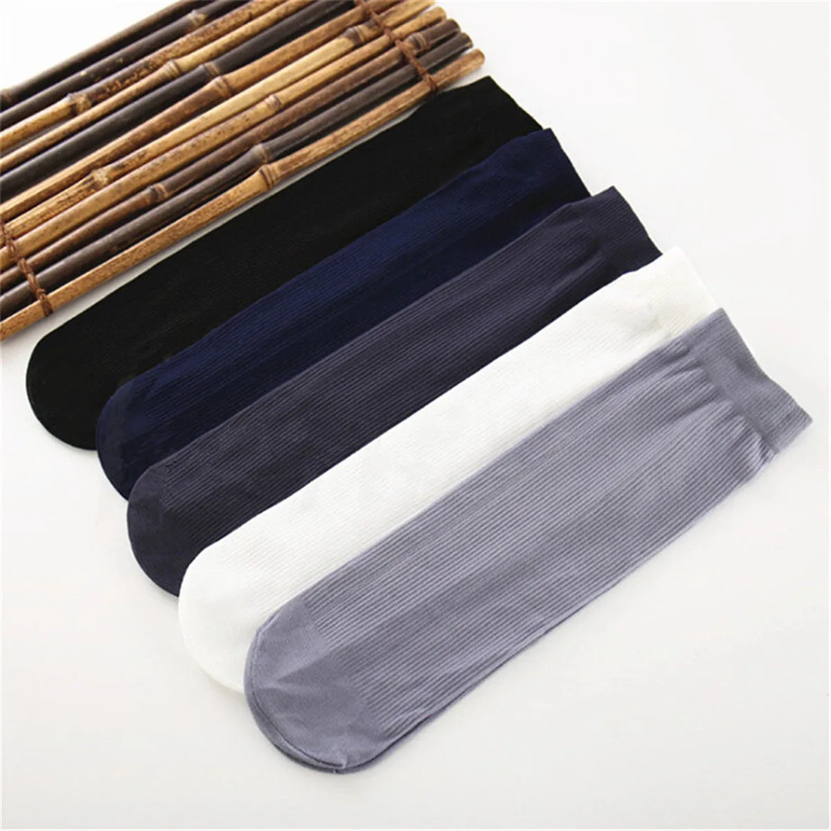 1Pair Мужские деловые носки Тонкие эластичные полосатые летние шелковые носки Удобные