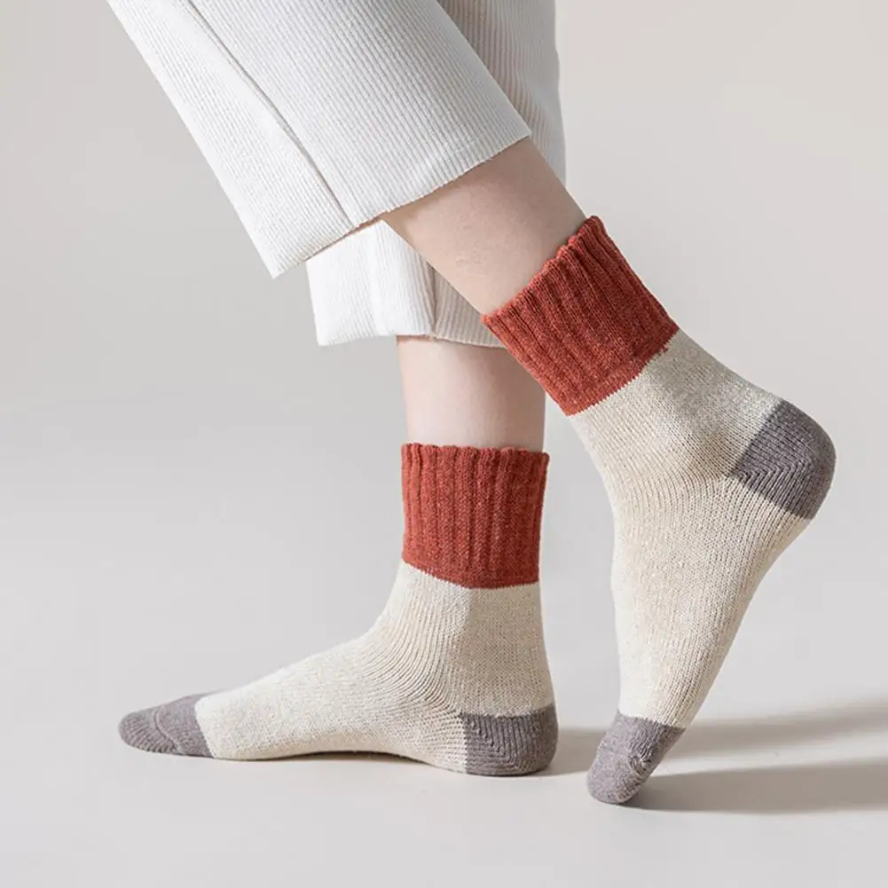 Утолщенные теплые женские носки Уютные стильные женские носки до середины икры Теплая эластичная противоскользящая трикотажная обувь для осени и зимы свободная